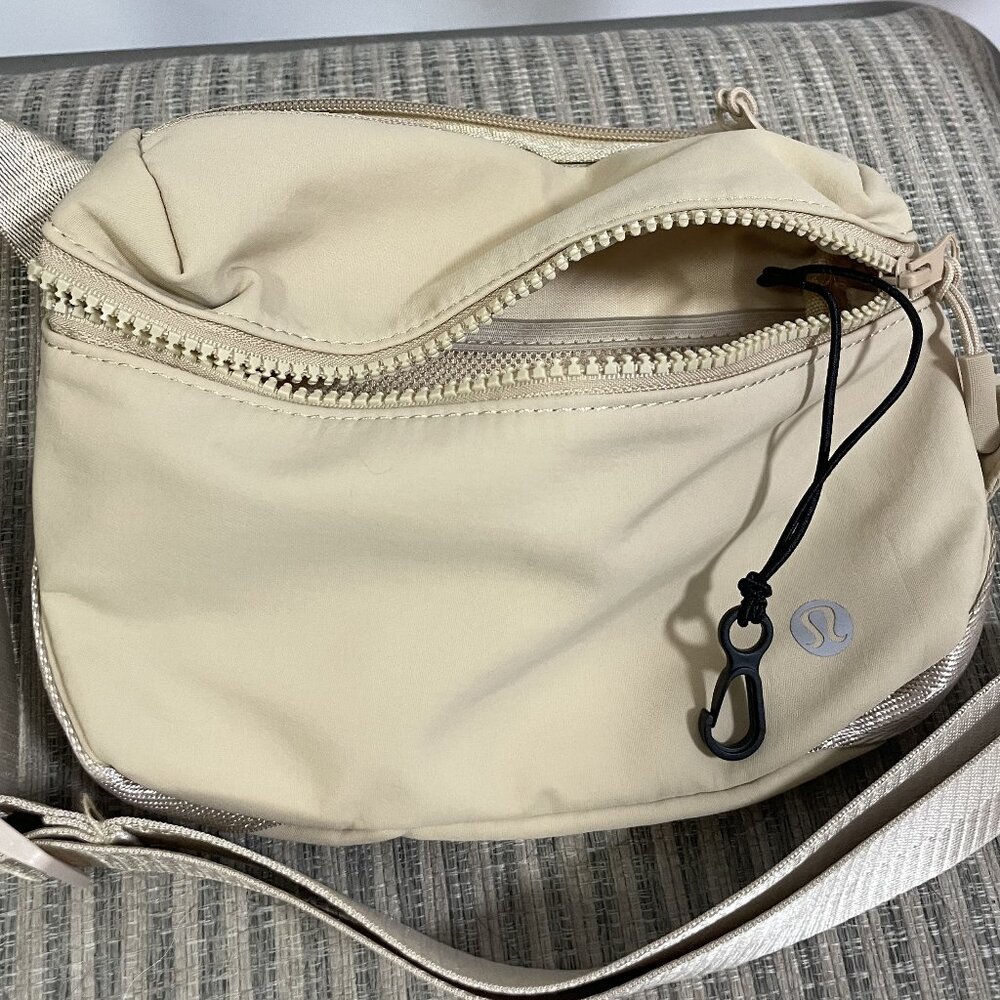 NWT Lululemon Everywhere Belt Bag